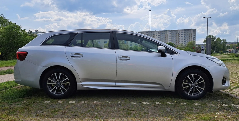 Toyota Avensis cena 57000 przebieg: 141700, rok produkcji 2015 z Gdańsk małe 631